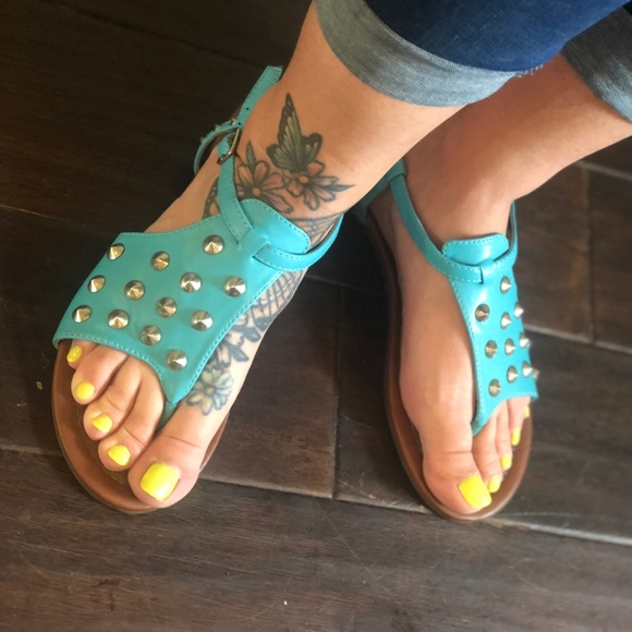 Sandals (Sz 7.5) - Picture 2 of 4